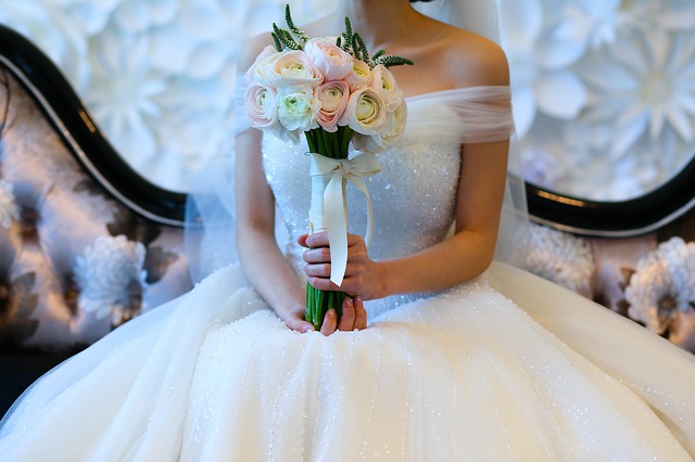 korzetové svatební šaty